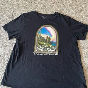 Old navy women’s black graphic T-shirt size large